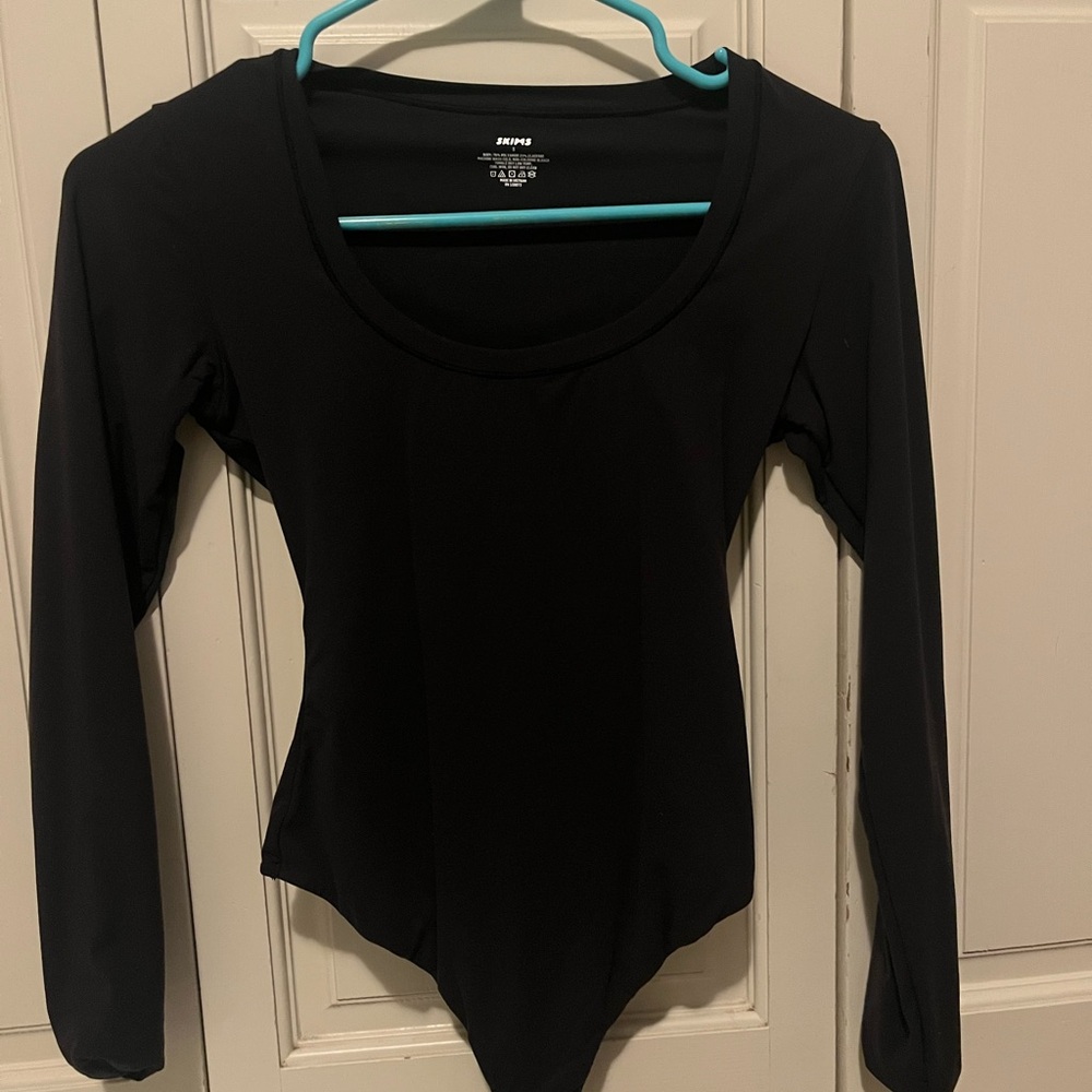 Skims long sleeve bodysuit